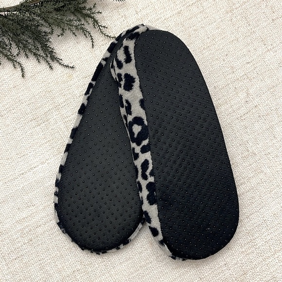 Isaac Mizrahi Leopard Print Slippers - Picture 4 of 4